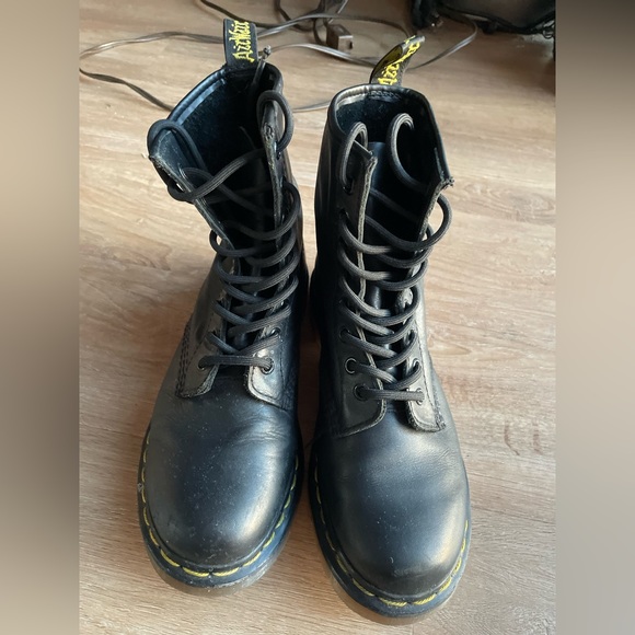 Dr. Martens “the original” Women’s Combat Boots size 7 - Picture 9 of 15